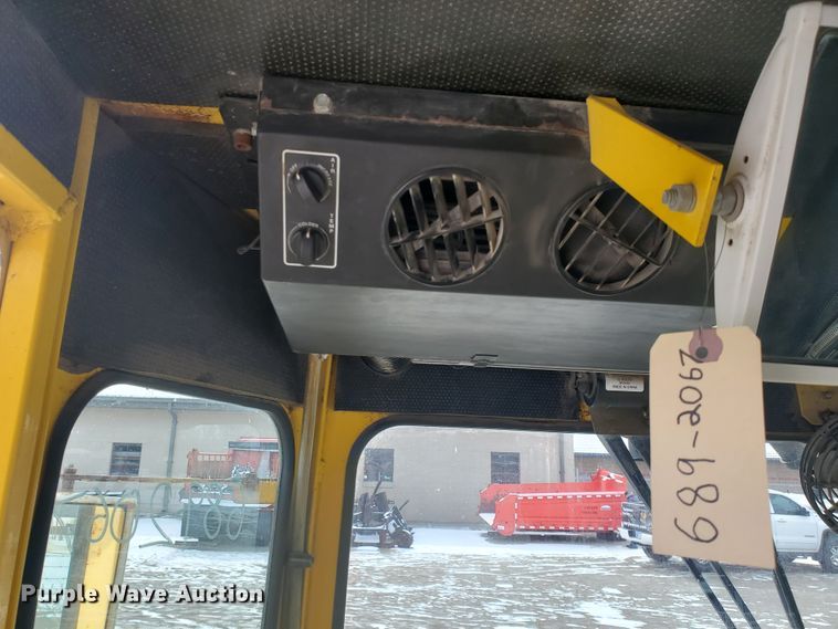 image for item EY9589 2007 Superior DT80CT  broom