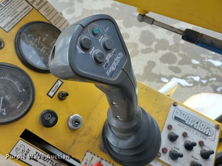 image for item EY9589 2007 Superior DT80CT  broom