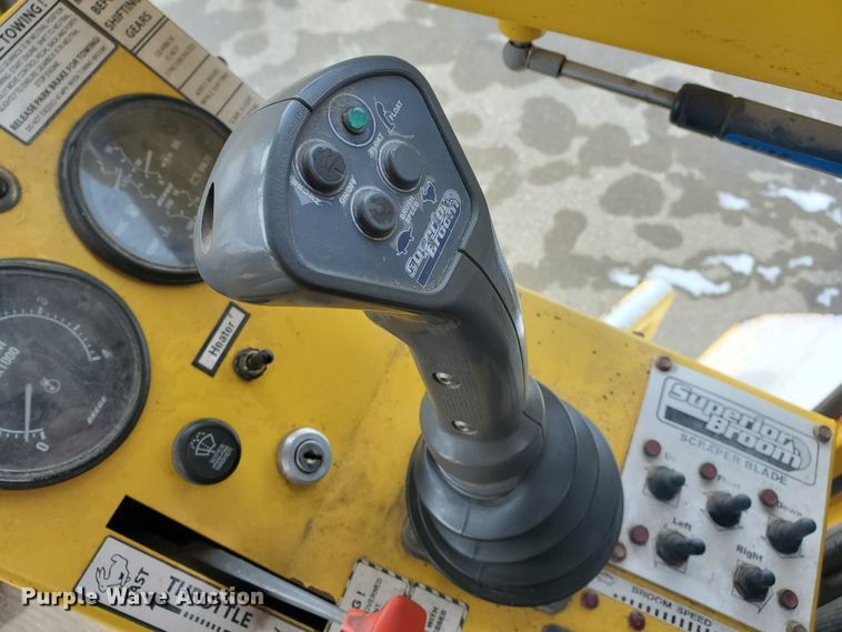 image for item EY9589 2007 Superior DT80CT  broom