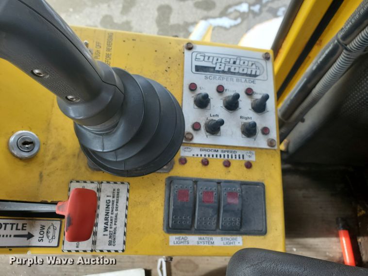 image for item EY9589 2007 Superior DT80CT  broom