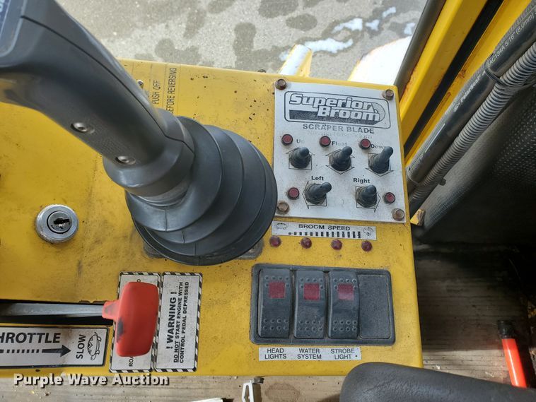 image for item EY9589 2007 Superior DT80CT  broom