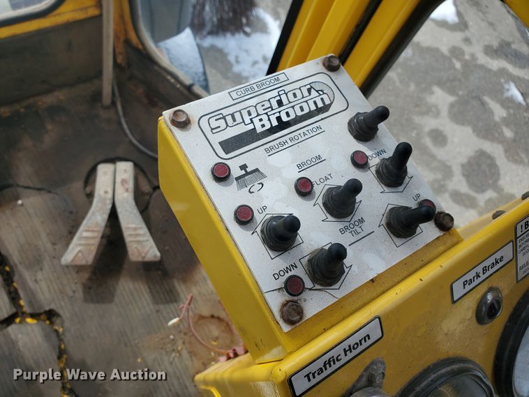 image for item EY9589 2007 Superior DT80CT  broom