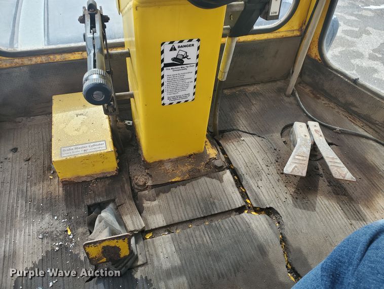 image for item EY9589 2007 Superior DT80CT  broom