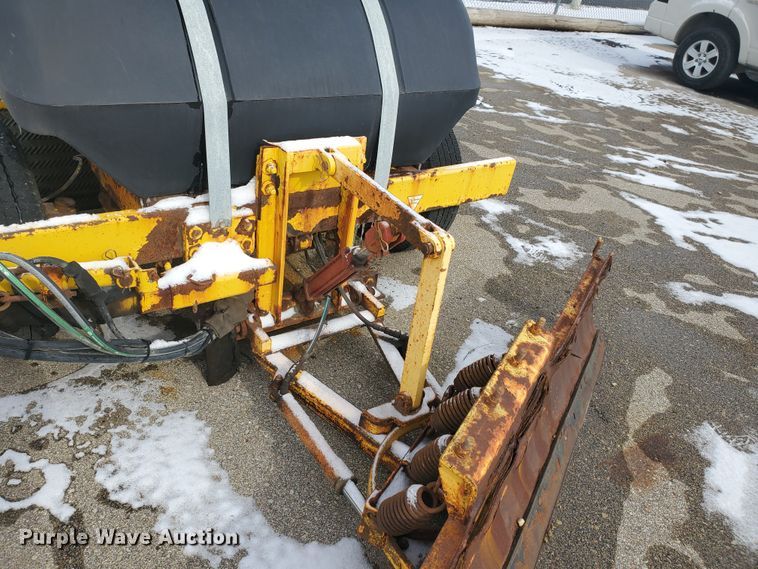 image for item EY9589 2007 Superior DT80CT  broom