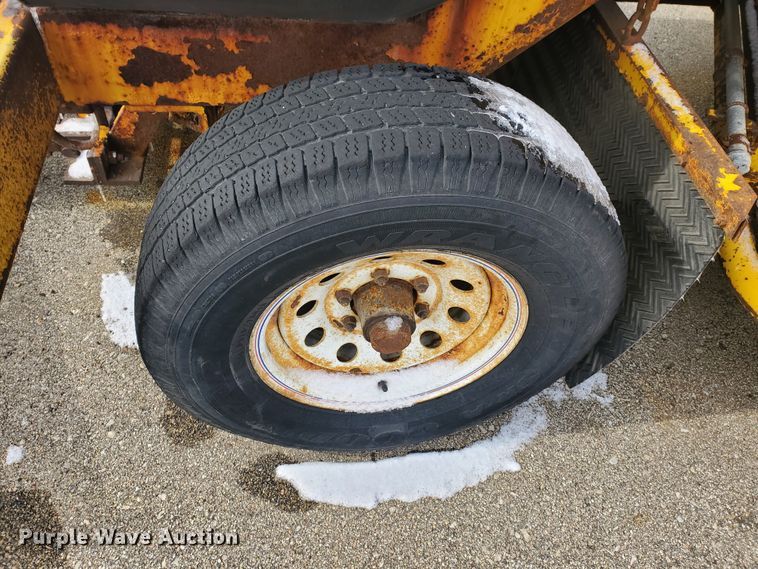 image for item EY9589 2007 Superior DT80CT  broom