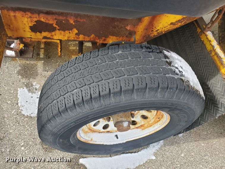 image for item EY9589 2007 Superior DT80CT  broom