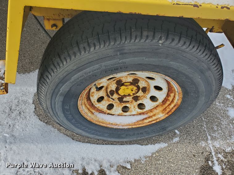 image for item EY9589 2007 Superior DT80CT  broom