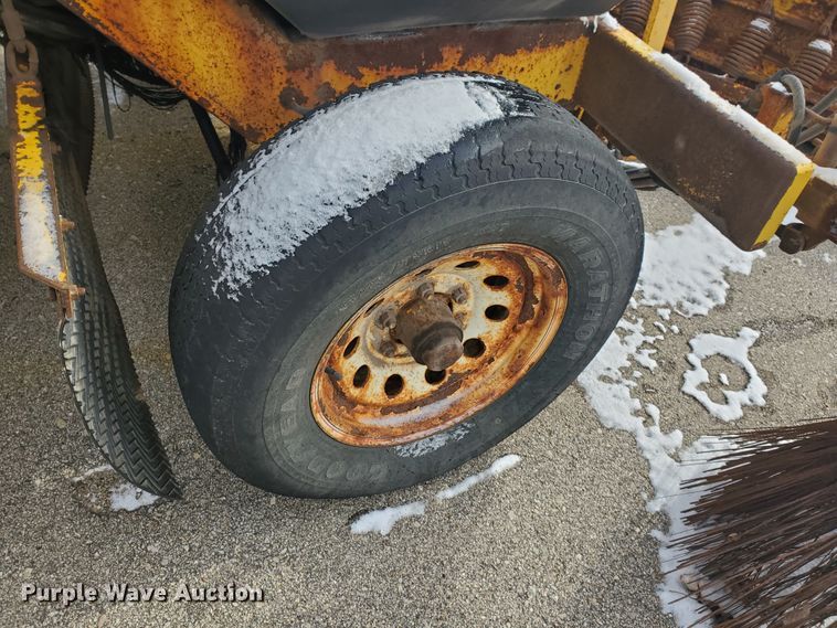 image for item EY9589 2007 Superior DT80CT  broom