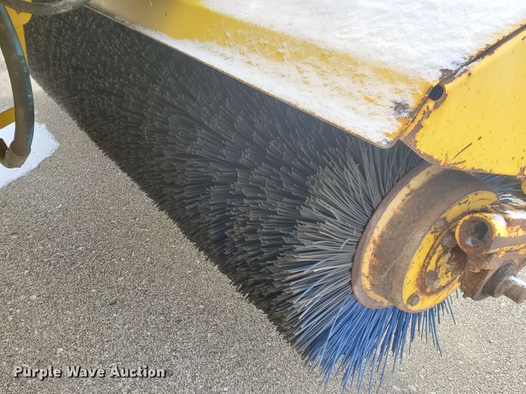 image for item EY9589 2007 Superior DT80CT  broom