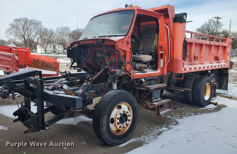 image for item EY9590 2003 Sterling LT7501  dump truck
