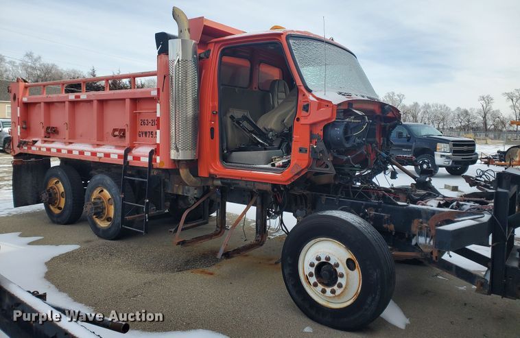 image for item EY9590 2003 Sterling LT7501  dump truck