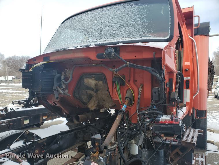 image for item EY9590 2003 Sterling LT7501  dump truck