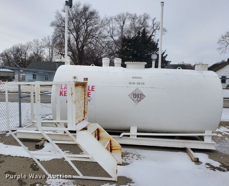 image for item EY9593 1992 Smith fuel tank