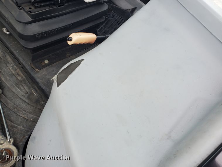 image for item EY9659 2009 New Holland T6020  tractor