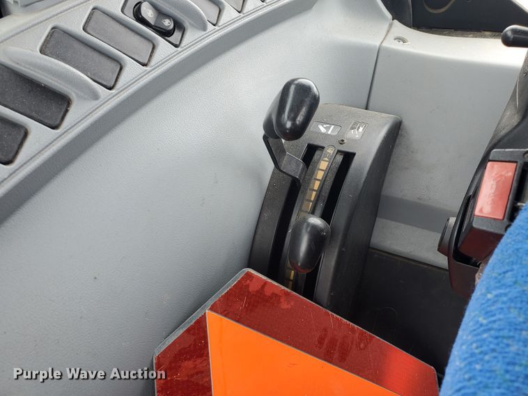 image for item EY9659 2009 New Holland T6020  tractor