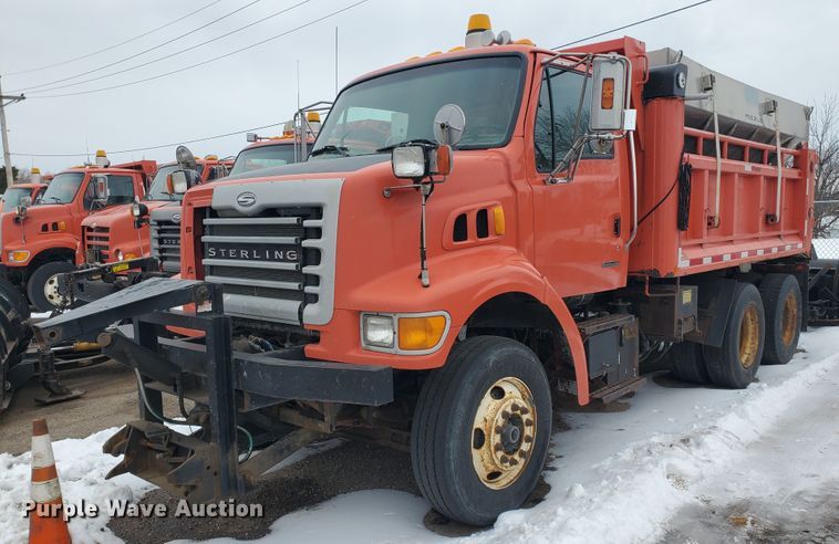 image for item EY9660 2003 Sterling LT7501  dump truck