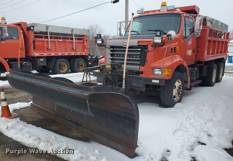 image for item EY9661 2001 Sterling LT7501  dump truck