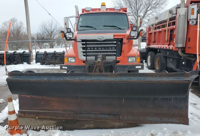 image for item EY9661 2001 Sterling LT7501  dump truck