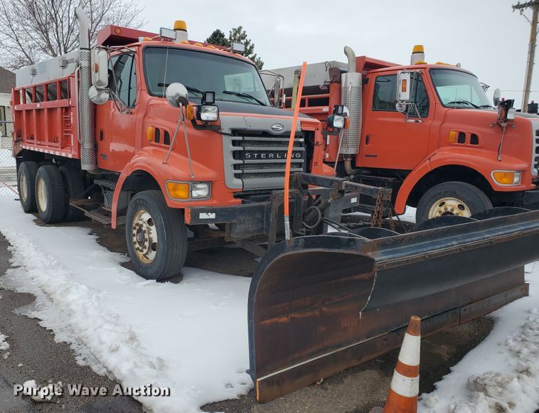 image for item EY9661 2001 Sterling LT7501  dump truck