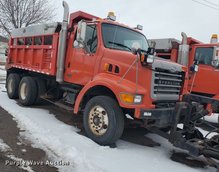 image for item EY9661 2001 Sterling LT7501  dump truck