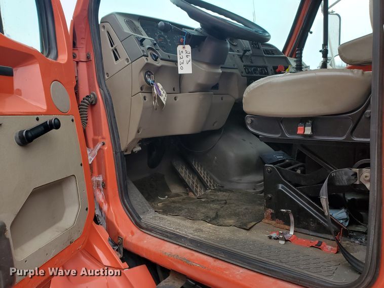 image for item EY9661 2001 Sterling LT7501  dump truck