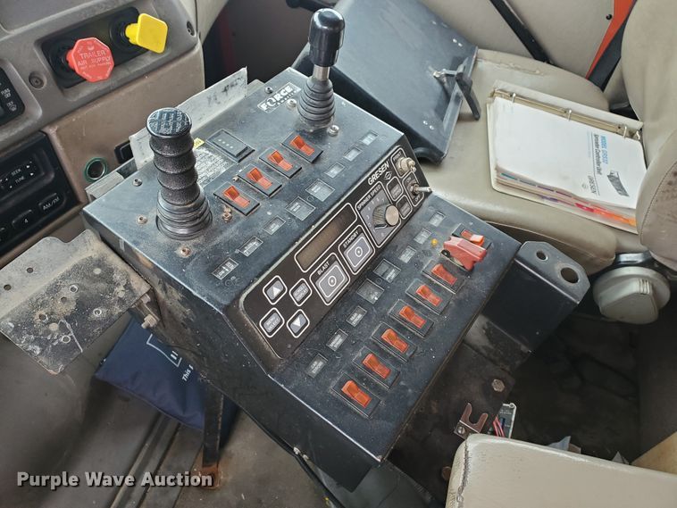 image for item EY9661 2001 Sterling LT7501  dump truck