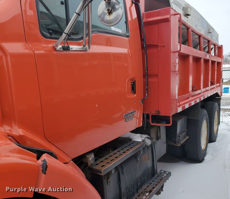 image for item EY9661 2001 Sterling LT7501  dump truck