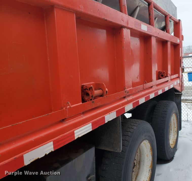 image for item EY9661 2001 Sterling LT7501  dump truck