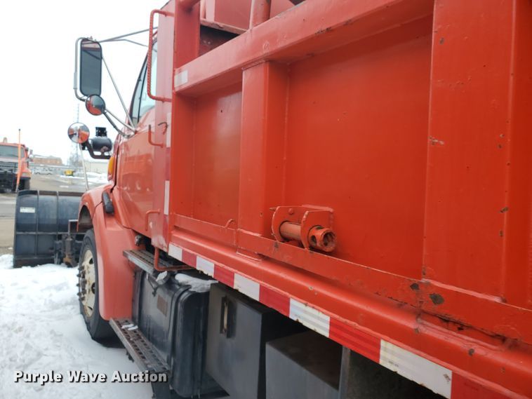image for item EY9661 2001 Sterling LT7501  dump truck