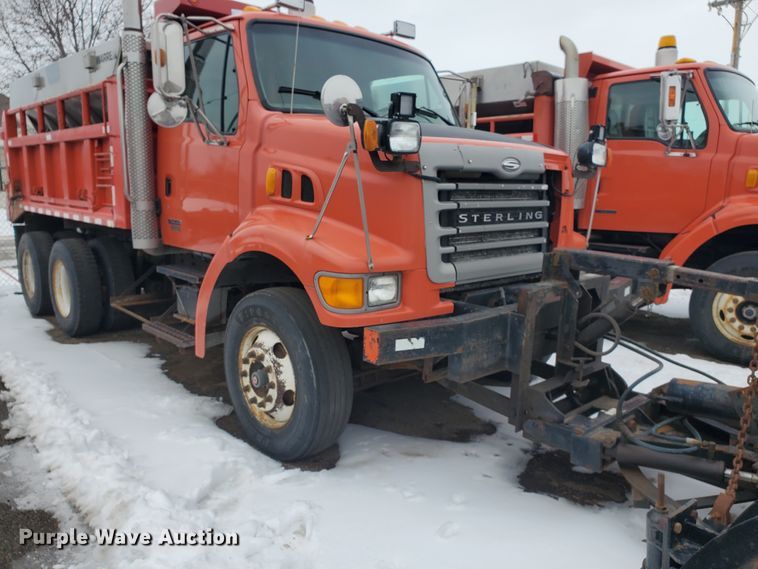 image for item EY9661 2001 Sterling LT7501  dump truck