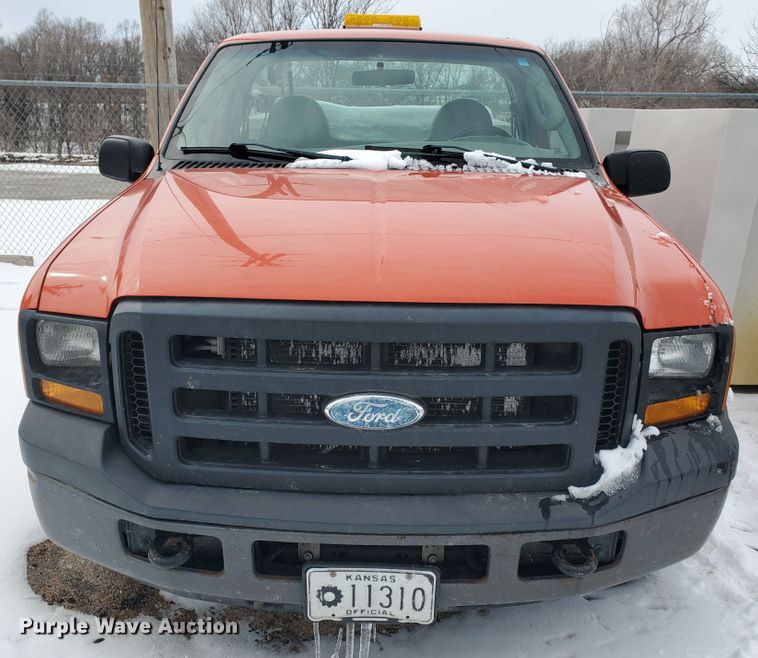 image for item EY9664 2006 Ford F250 Super Duty XL  pickup truck