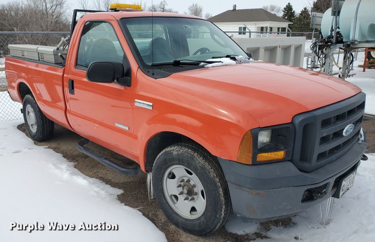 image for item EY9664 2006 Ford F250 Super Duty XL  pickup truck