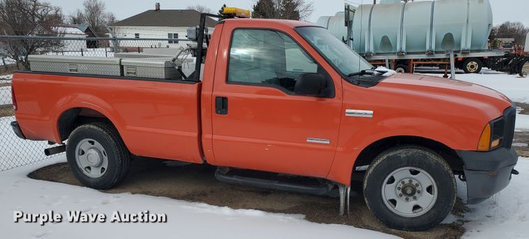 image for item EY9664 2006 Ford F250 Super Duty XL  pickup truck