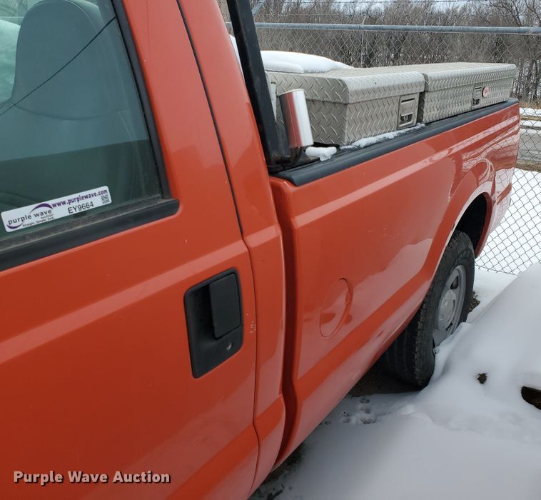 image for item EY9664 2006 Ford F250 Super Duty XL  pickup truck