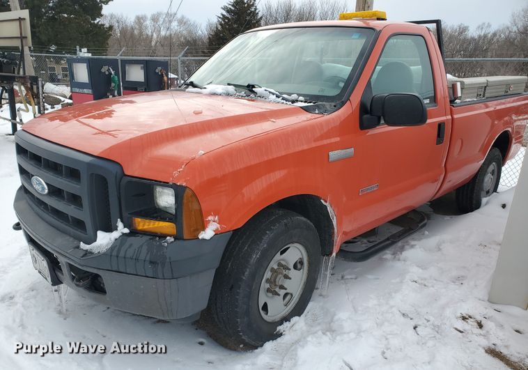 image for item EY9664 2006 Ford F250 Super Duty XL  pickup truck
