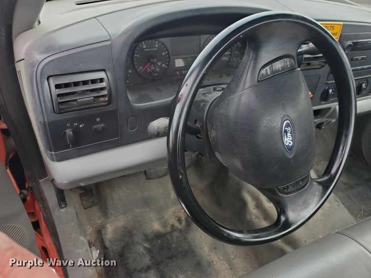 image for item EY9664 2006 Ford F250 Super Duty XL  pickup truck