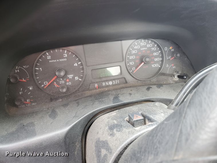 image for item EY9664 2006 Ford F250 Super Duty XL  pickup truck