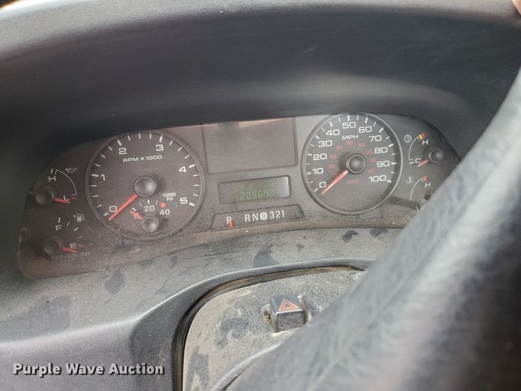 image for item EY9664 2006 Ford F250 Super Duty XL  pickup truck