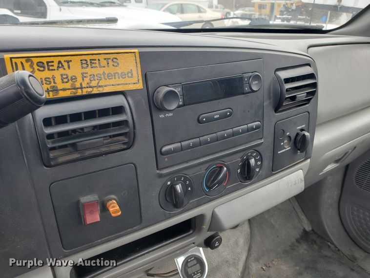 image for item EY9664 2006 Ford F250 Super Duty XL  pickup truck