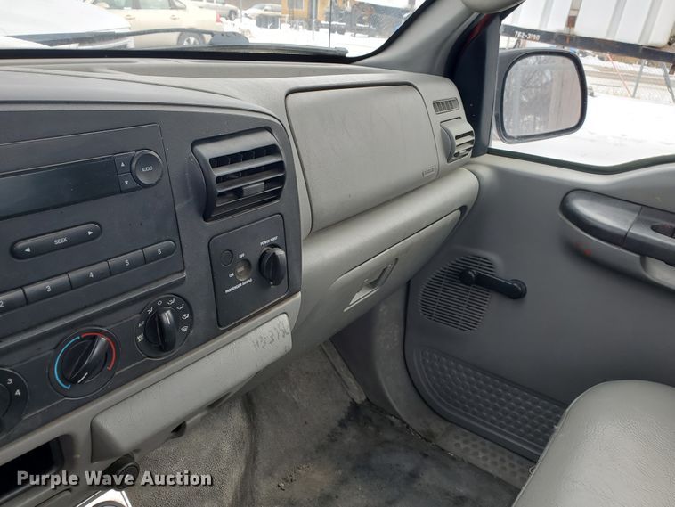 image for item EY9664 2006 Ford F250 Super Duty XL  pickup truck