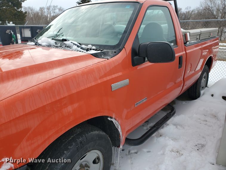 image for item EY9664 2006 Ford F250 Super Duty XL  pickup truck