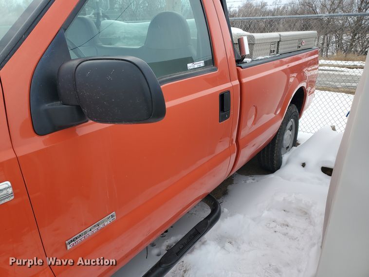 image for item EY9664 2006 Ford F250 Super Duty XL  pickup truck