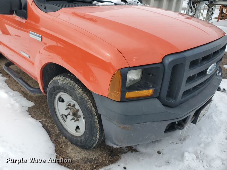 image for item EY9664 2006 Ford F250 Super Duty XL  pickup truck
