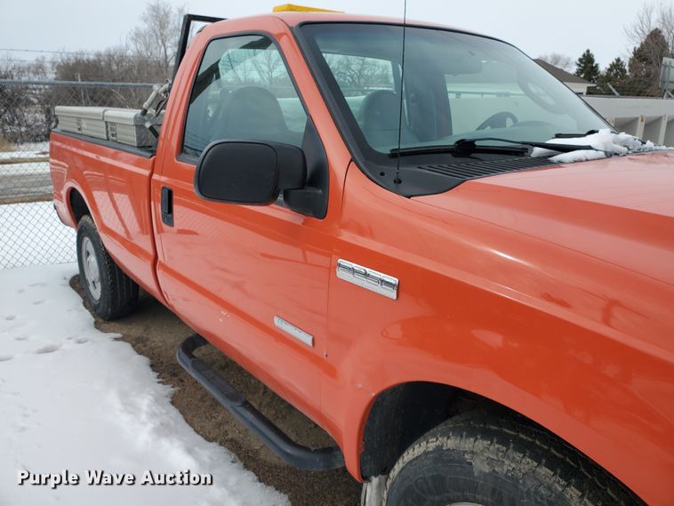 image for item EY9664 2006 Ford F250 Super Duty XL  pickup truck