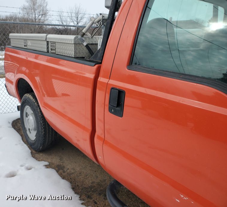 image for item EY9664 2006 Ford F250 Super Duty XL  pickup truck