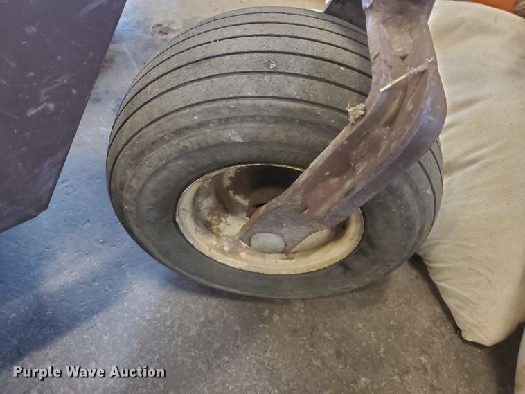 image for item GE9933 2009 Grasshopper 620T ZTR lawn mower