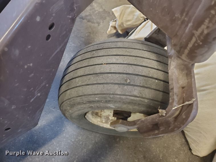 image for item GE9933 2009 Grasshopper 620T ZTR lawn mower