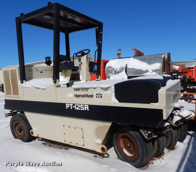 image for item GG9415 2005 Ingersoll Rand PT-125R  pneumatic roller