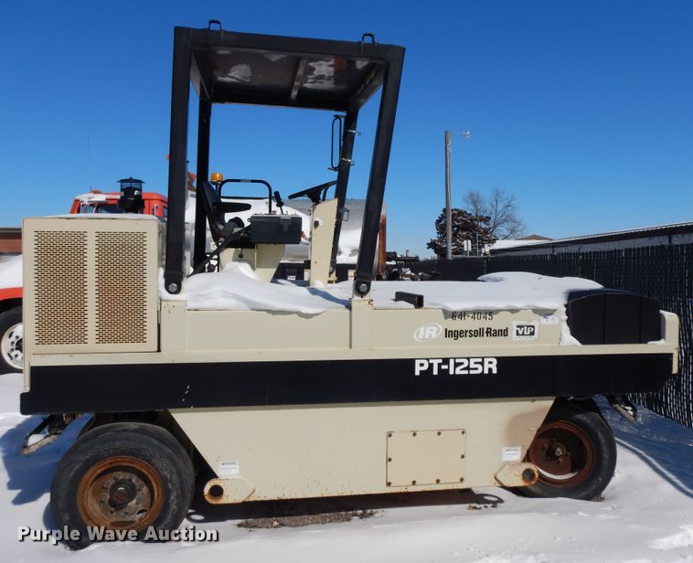 image for item GG9415 2005 Ingersoll Rand PT-125R  pneumatic roller