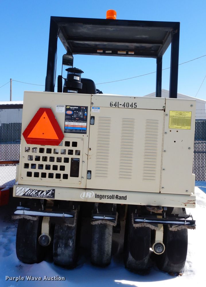 image for item GG9415 2005 Ingersoll Rand PT-125R  pneumatic roller